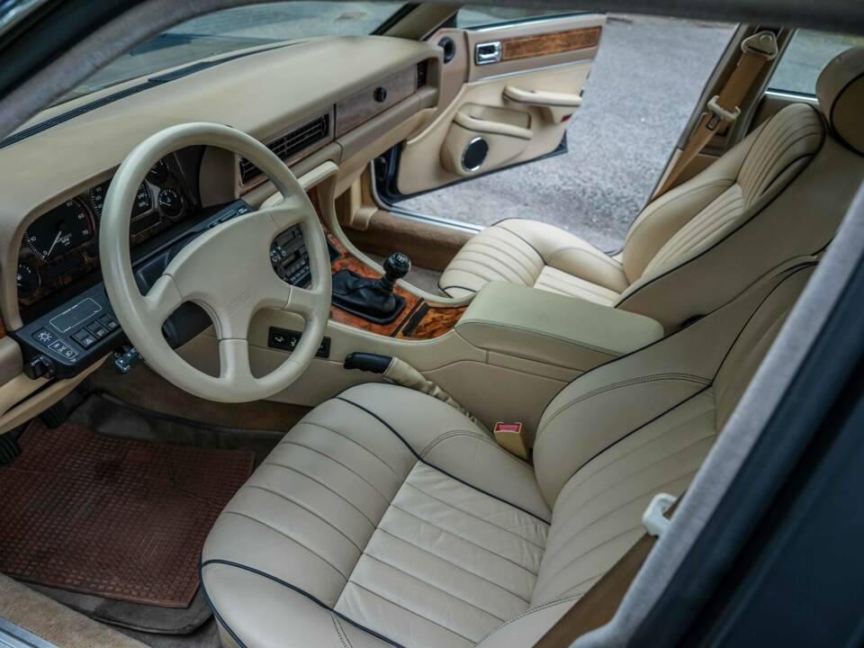 Immagine 33/55 di Jaguar XJ 40 (XJ-R) (1990)