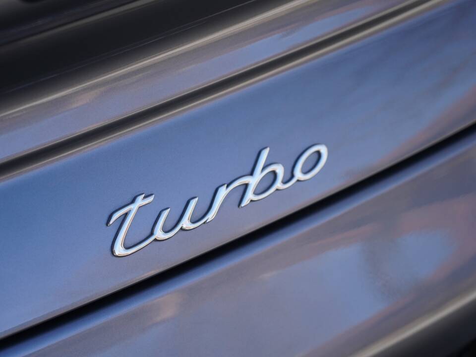 Immagine 6/18 di Porsche 911 Turbo (2001)
