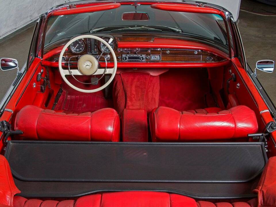 Image 29/34 of Mercedes-Benz 280 SE (1966)