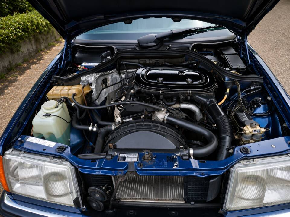 Afbeelding 8/54 van Mercedes-Benz 200 E (1992)