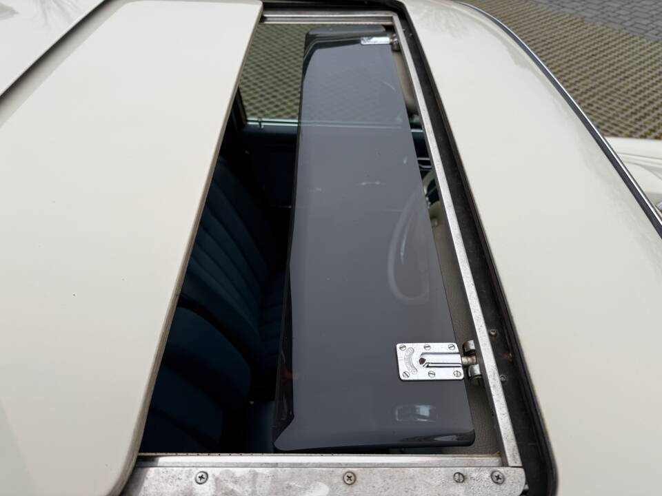 Image 12/44 of Mercedes-Benz 280 SEL 3,5 (1971)