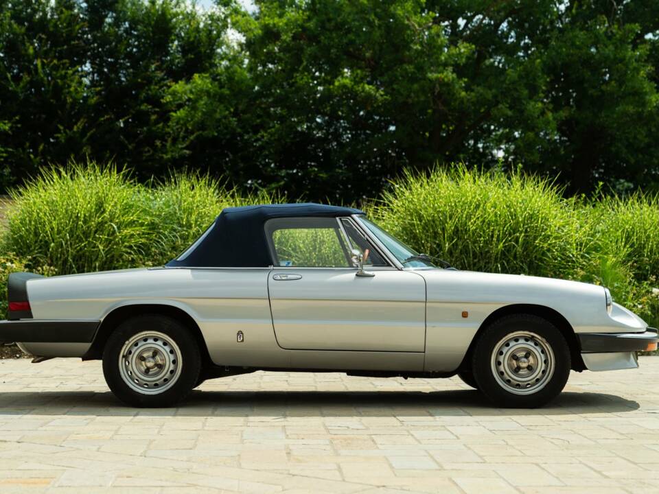 Image 5/50 of Alfa Romeo 2.0 Spider (1985)