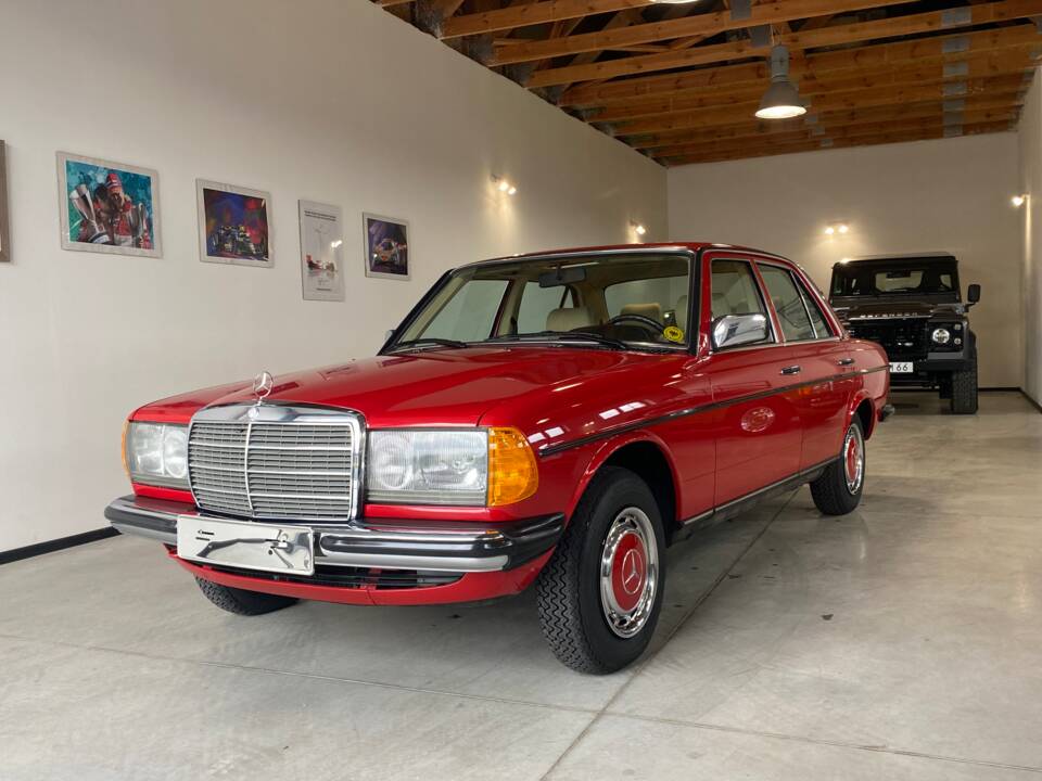 Image 4/100 of Mercedes-Benz 300 D (1983)