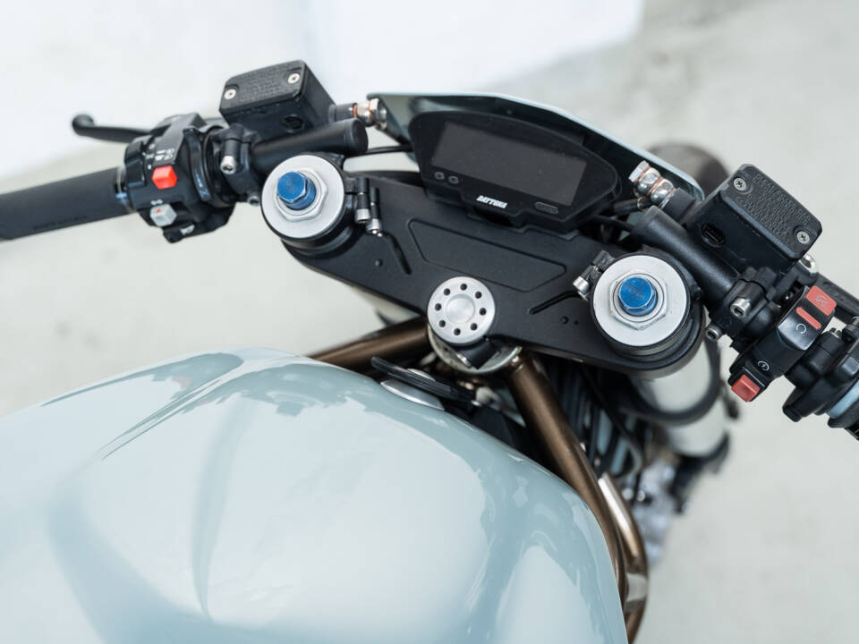 Image 6/28 of Ducati DUMMY (2002)