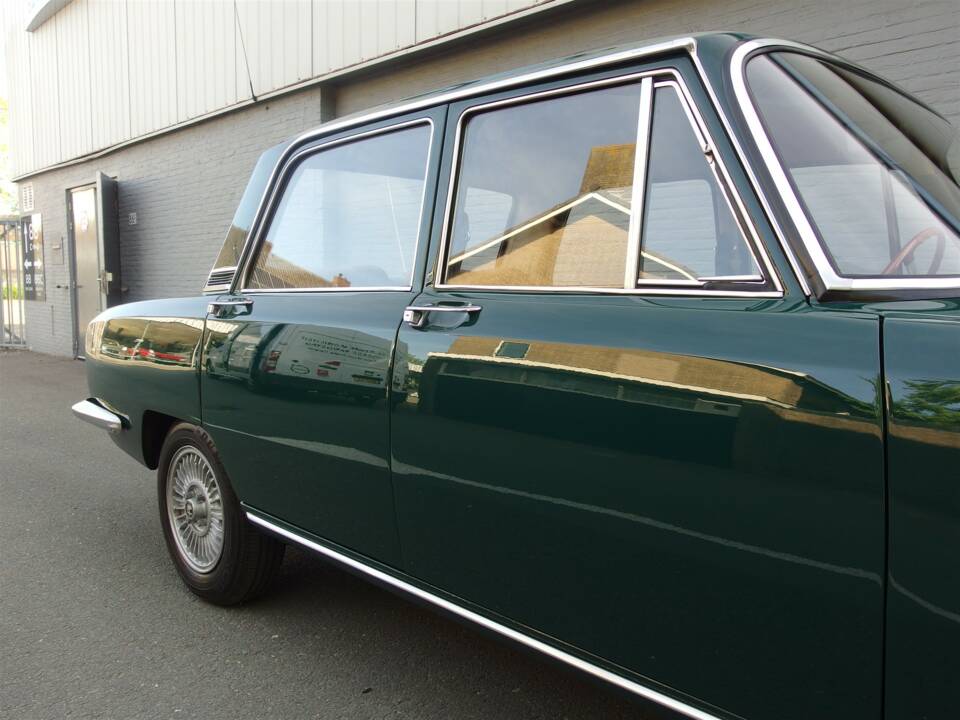 Image 24/99 of Alfa Romeo 1750 Berlina (1970)