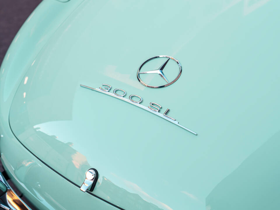 Image 14/26 of Mercedes-Benz 300 SL Roadster (1963)