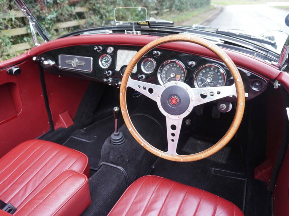 Image 8/19 of MG MGA 1600 (1959)