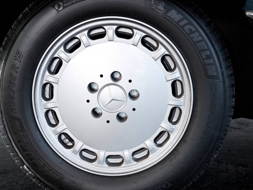 Image 36/50 de Mercedes-Benz 560 SL (1989)