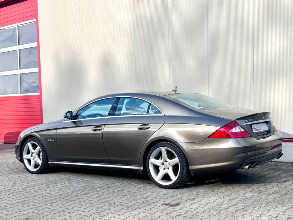 Image 2/6 de Mercedes-Benz CLS 63 AMG (2007)