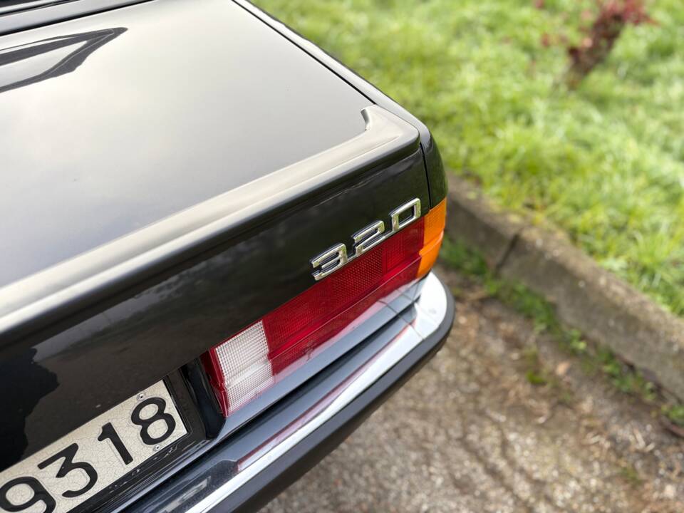 Image 26/27 de BMW 320i (1989)