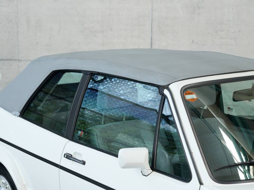 Image 30/50 of Volkswagen Golf Mk I Convertible 1.8 (1989)