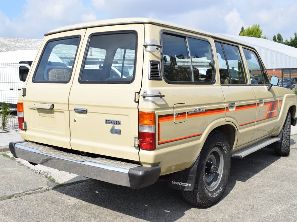 Image 3/24 of Toyota Land Cruiser FJ 60 (1984)