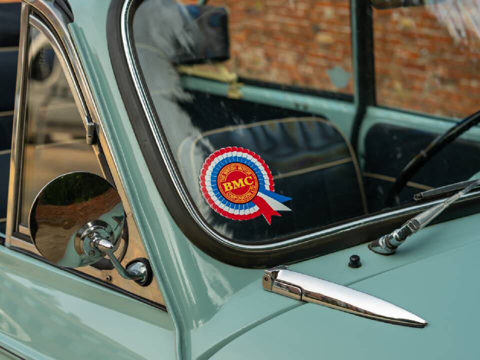 Image 9/24 of Morris Minor 1000 (1961)