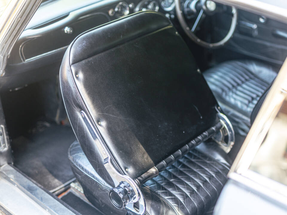 Bild 26/50 von Aston Martin DB 6 Vantage (1970)