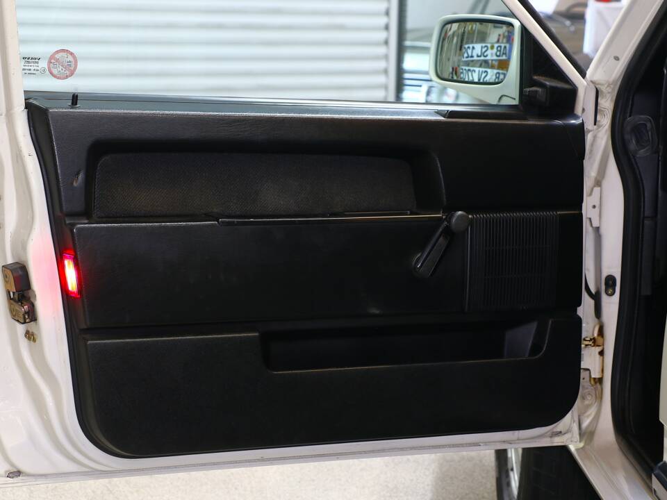 Image 17/34 of Volvo 940 2.3i (1991)