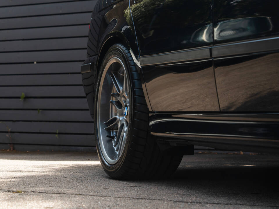 Image 49/56 of BMW M5 (2000)
