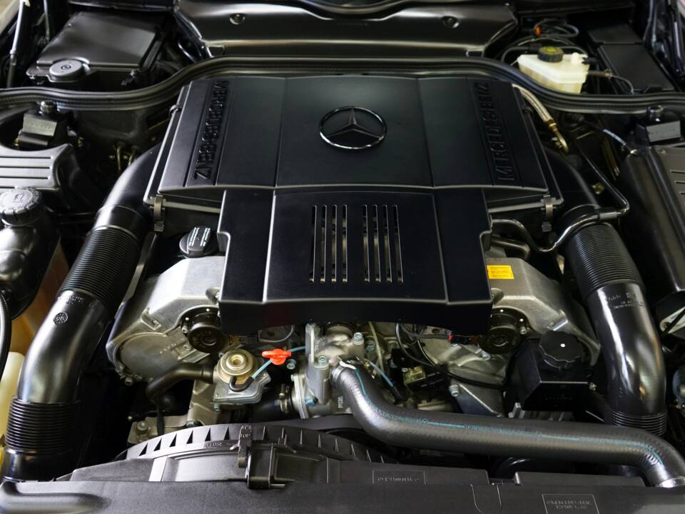 Imagen 28/41 de Mercedes-Benz SL 500 (1997)