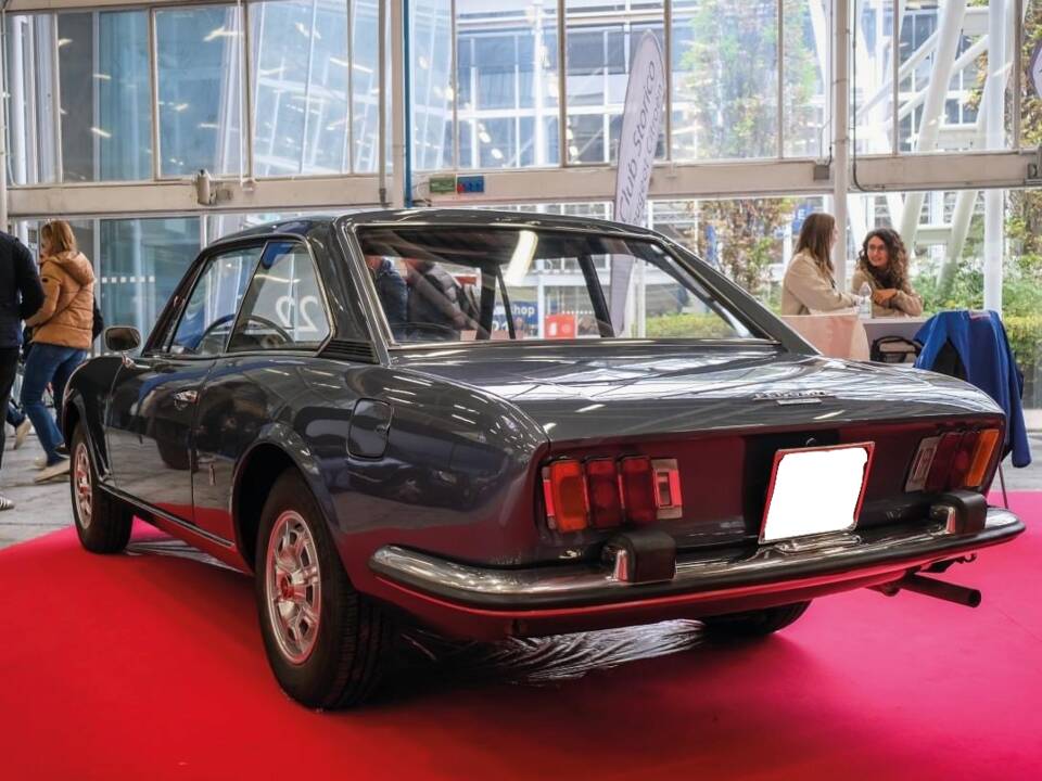 Image 2/12 of Peugeot 504 Coupé (1973)