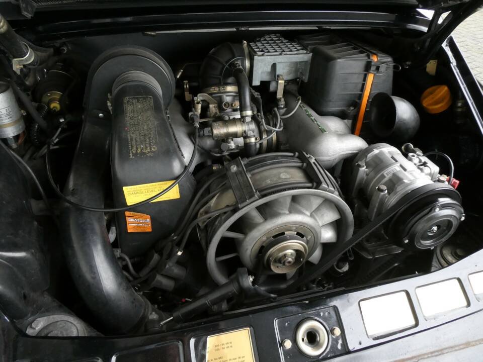 Bild 16/21 von Porsche 911 Carrera 3.2 (1987)