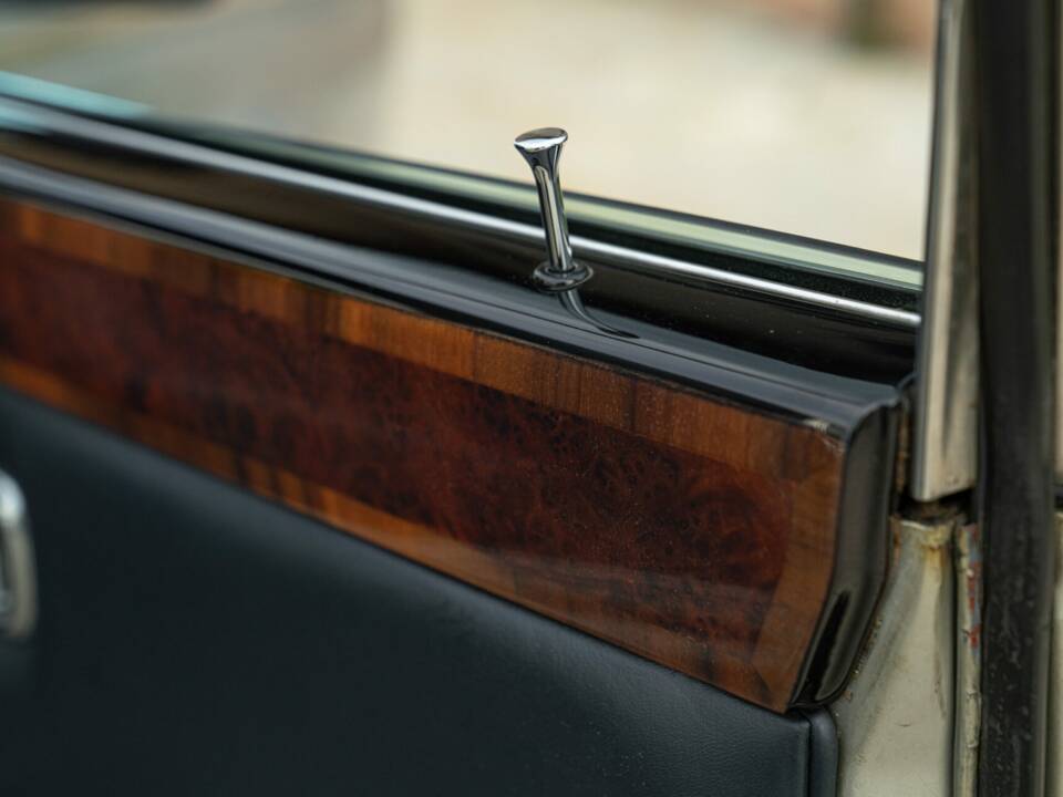 Image 43/50 of Rolls-Royce Silver Wraith II (1979)