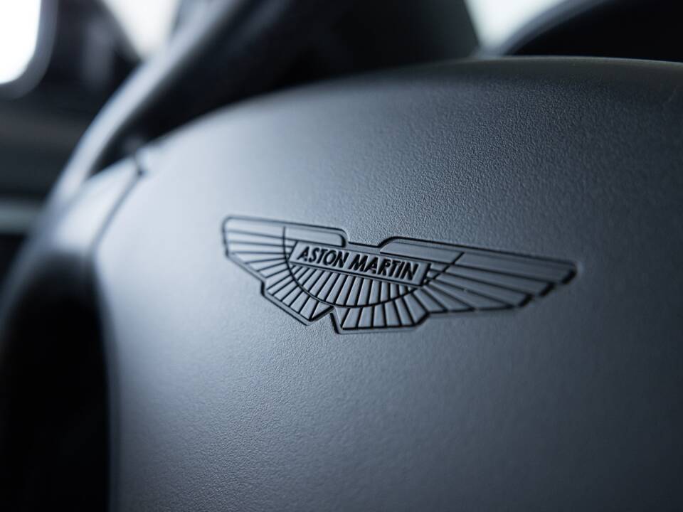 Image 14/31 de Aston Martin V12 Vanquish (2004)