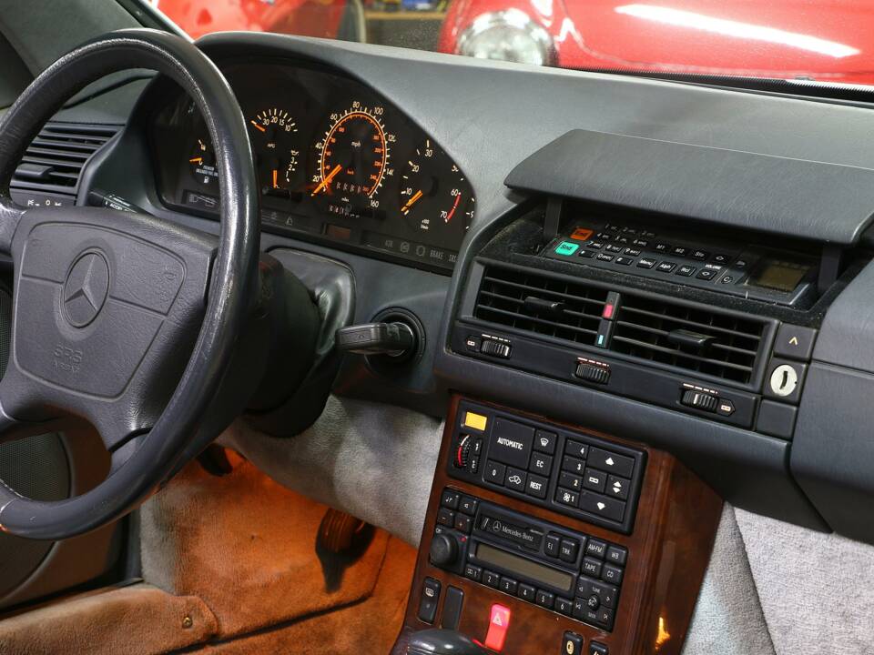 Image 21/27 of Mercedes-Benz SL 500 (1993)