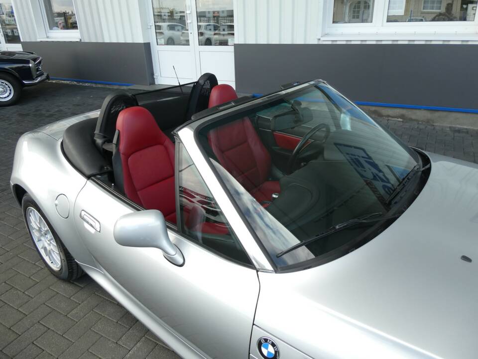 Image 18/21 of BMW Z3 2.2i (2001)