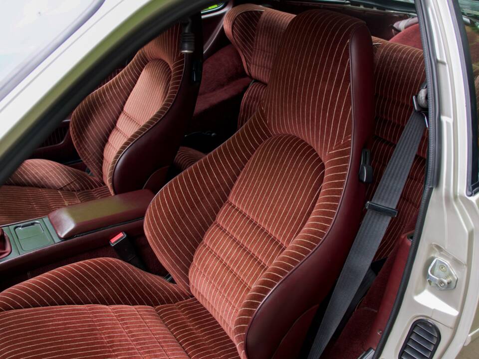 Image 5/24 of Porsche 944 Turbo (1988)