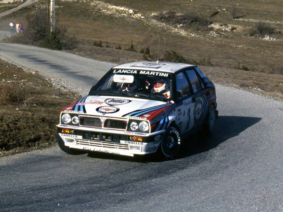 Image 27/28 of Lancia Delta HF Integrale Evoluzione I (1991)