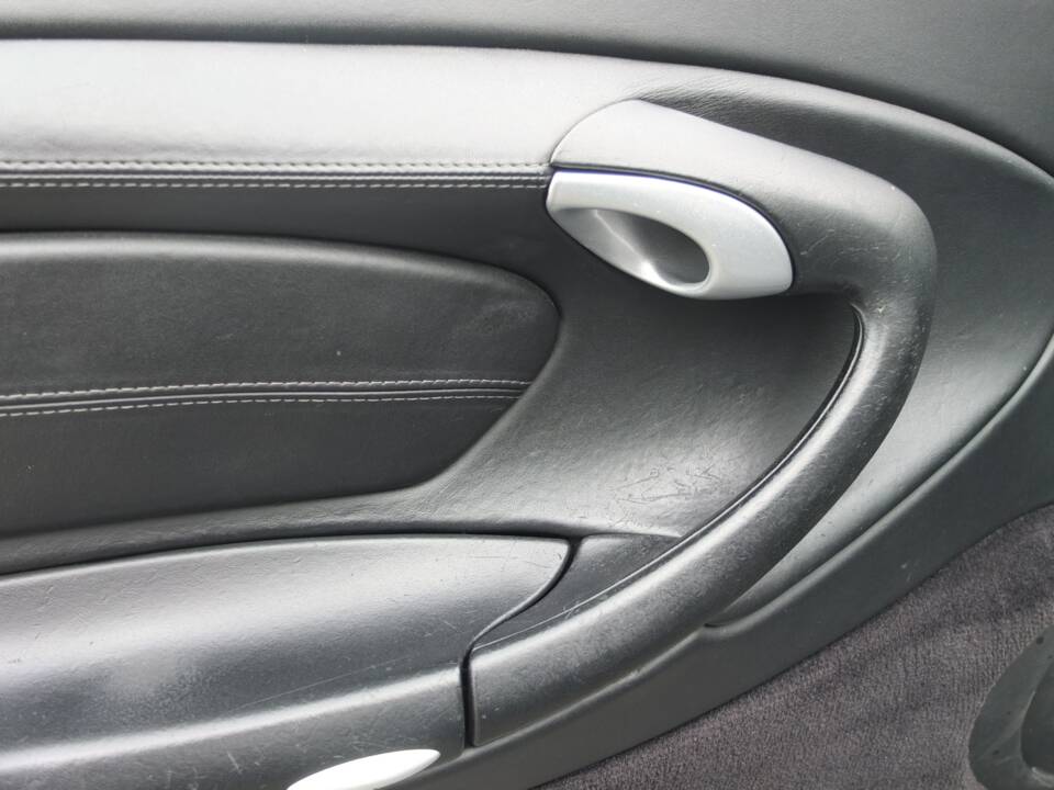 Bild 62/73 von Porsche 911 Carrera 4S (2004)