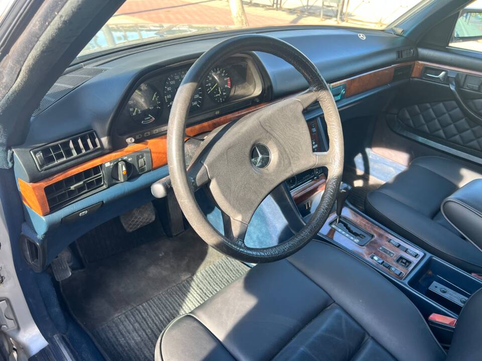 Image 20/77 of Mercedes-Benz 380 SEC (1982)