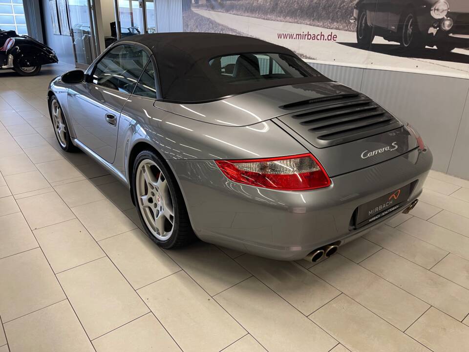 Image 12/18 of Porsche 911 Carrera S (2005)