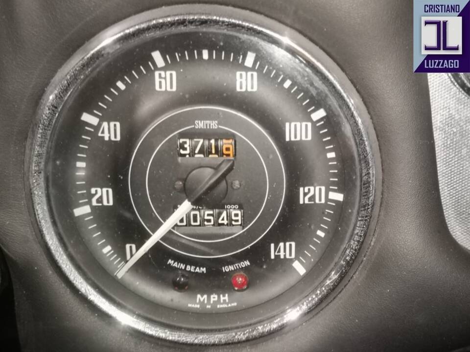 Image 28/37 of Daimler SP 250 (1960)