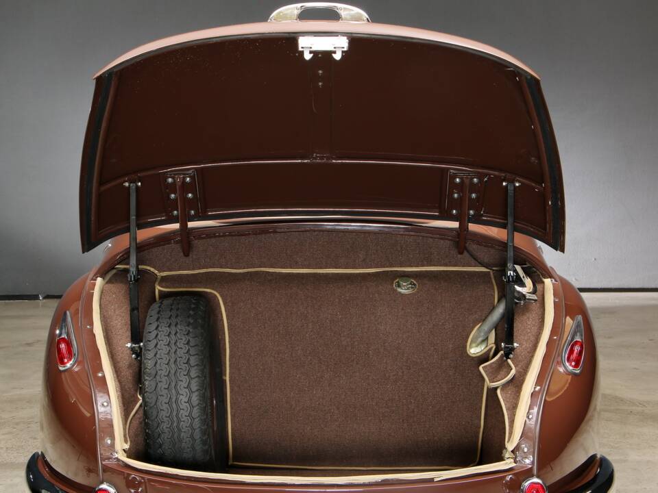 Image 23/26 of BMW 502 Autenrieth (1955)