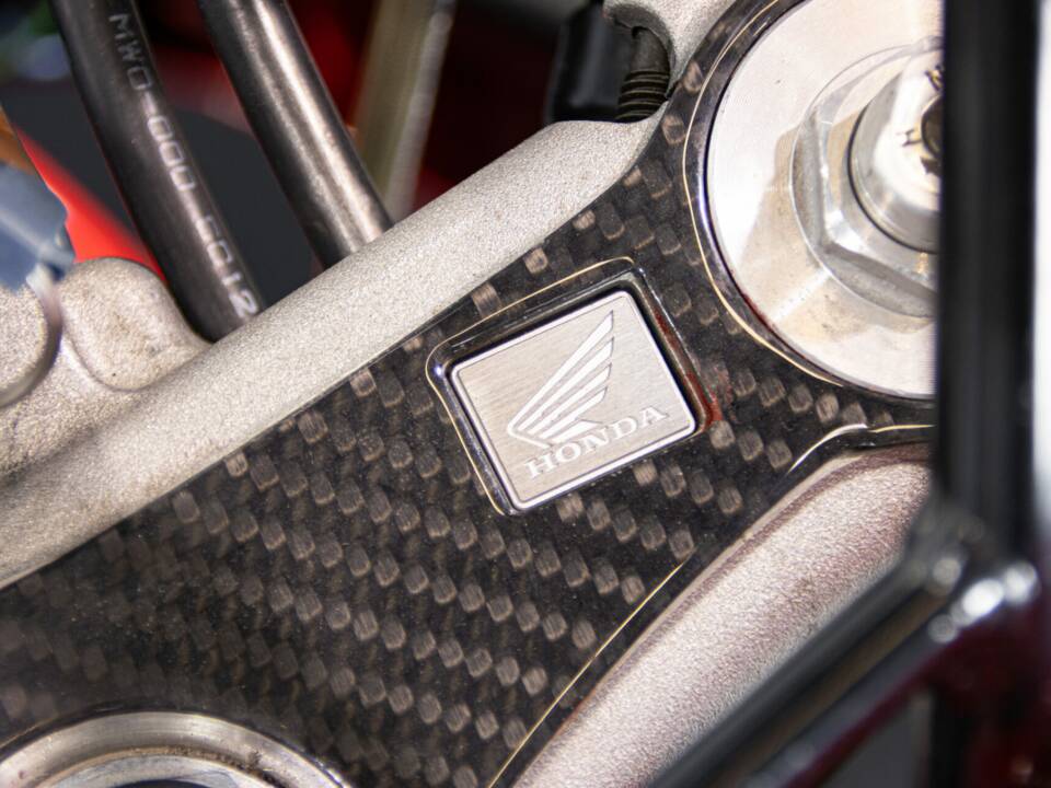 Immagine 43/50 di Honda CBR 900RR Fireblade (1996)