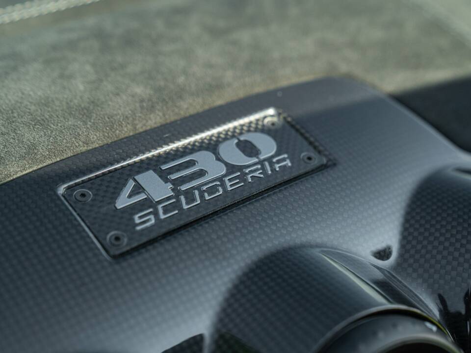 Image 44/50 of Ferrari 430 Scuderia (2008)