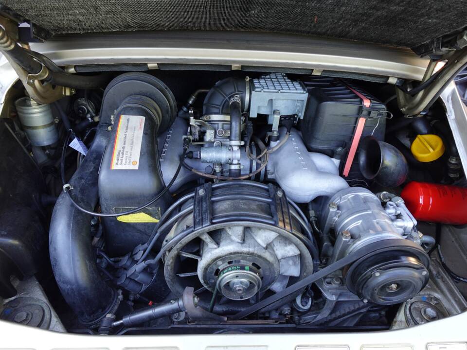 Image 31/40 of Porsche 911 Carrera 3.2 (1986)