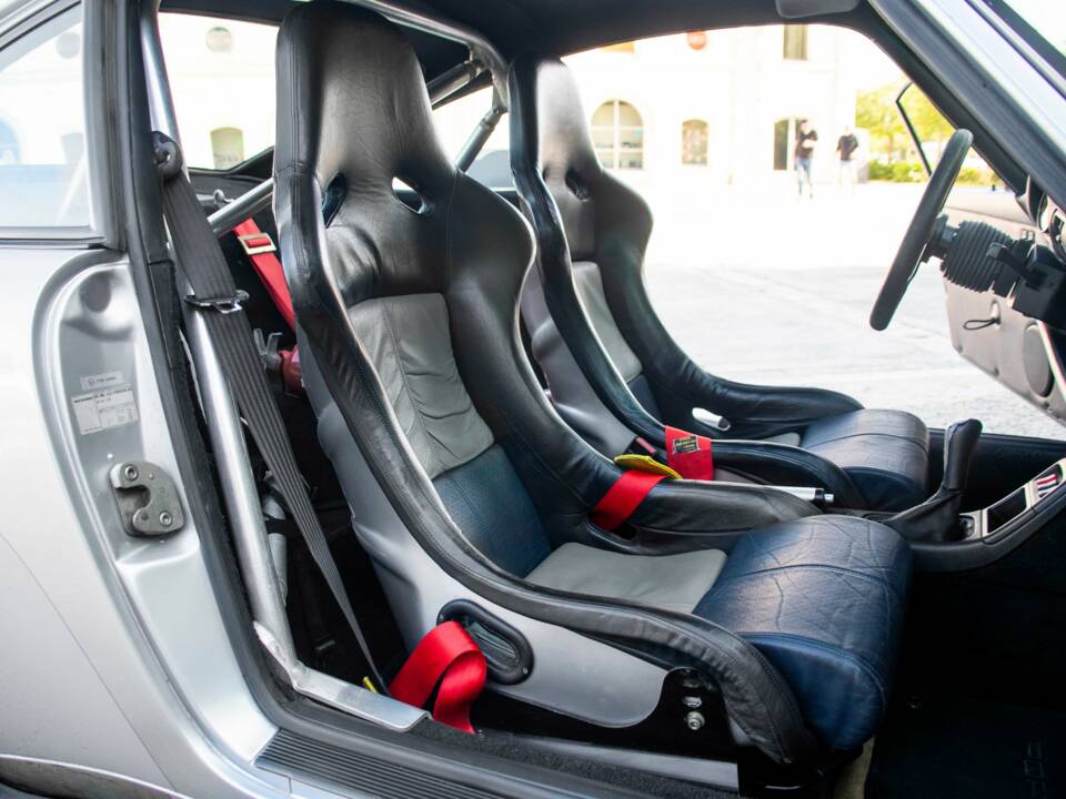 Imagen 24/28 de Porsche 911 Carrera RS (1995)