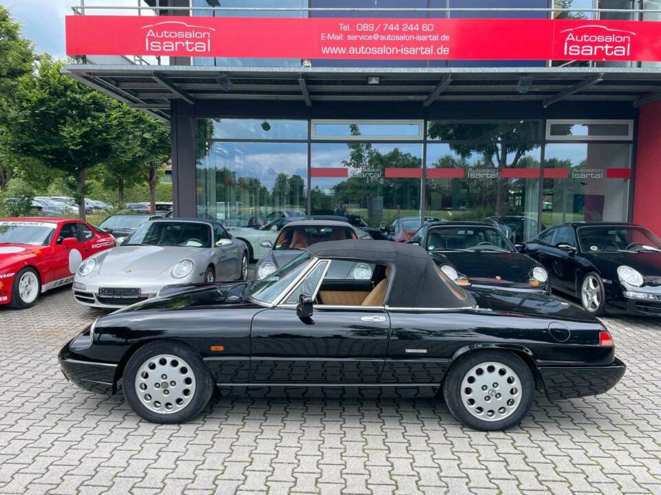 Immagine 5/18 di Alfa Romeo 2.0 Spider (1993)