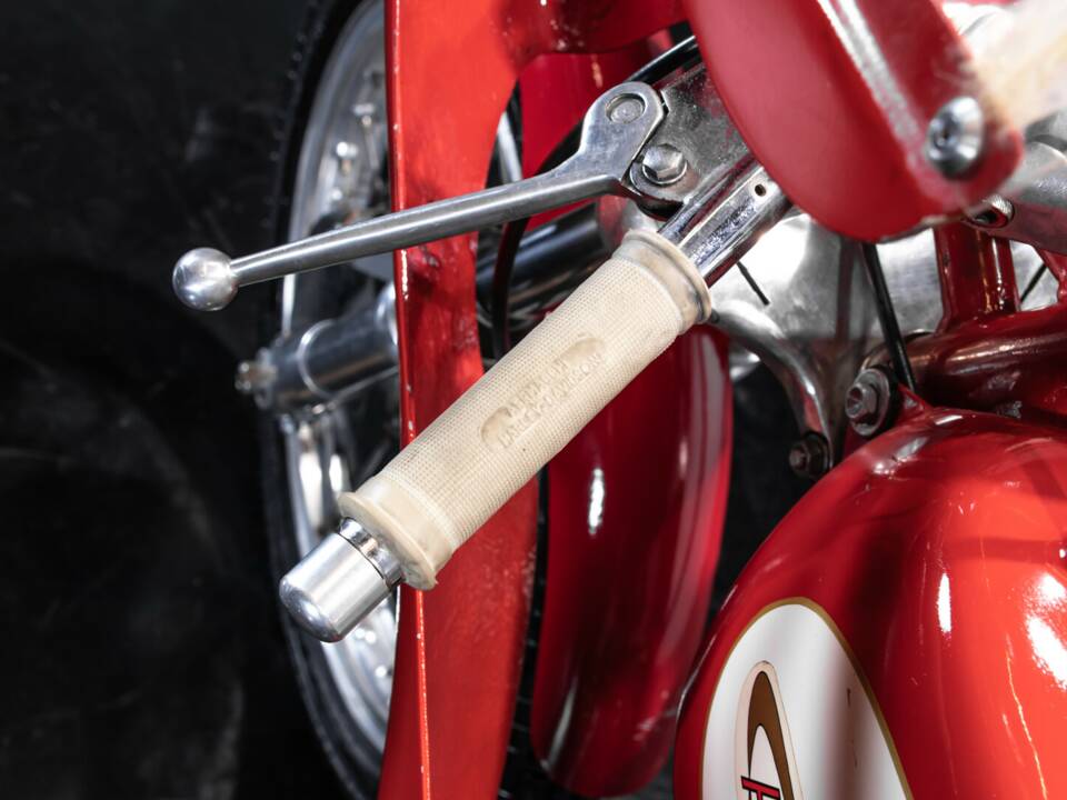 Immagine 25/32 di Aermacchi Harley-Davidson Ala d'oro 250 (1963)