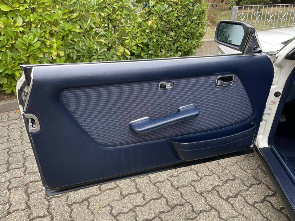 Image 15/24 de Mercedes-Benz 230 CE (1985)