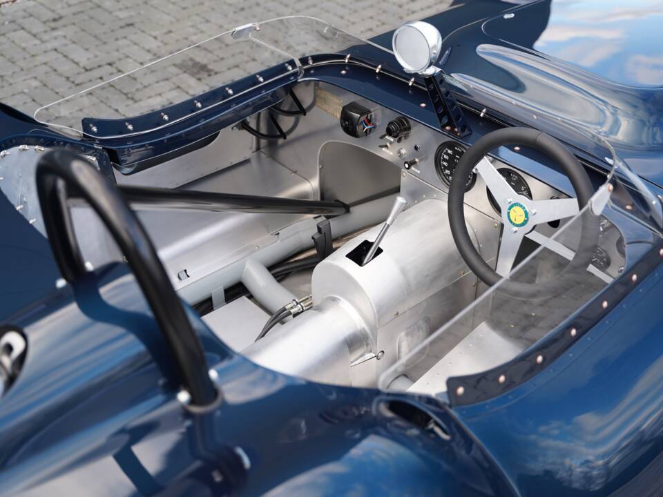 Image 12/50 of Lister Knobbly (1958)