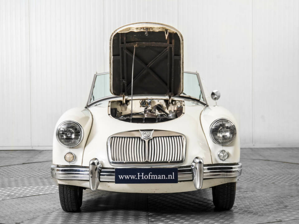 Image 36/50 of MG MGA 1500 (1957)