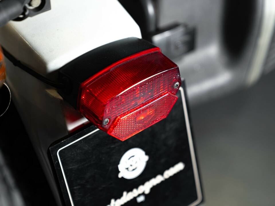 Image 17/34 of BMW DUMMY (1987)