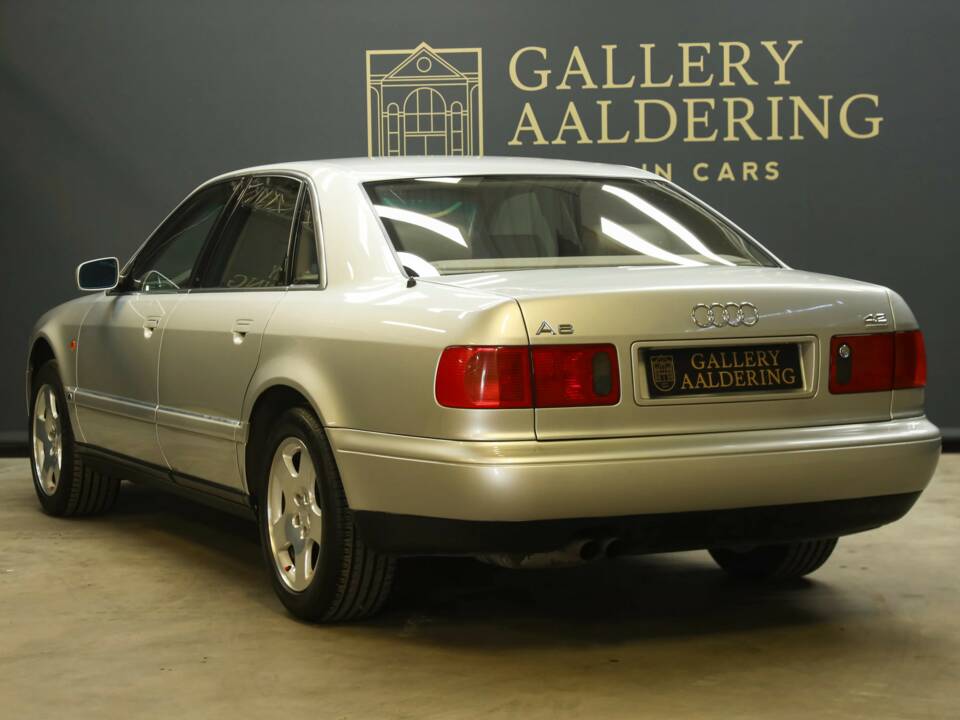 Immagine 2/50 di Audi A8 4.2 quattro (1995)