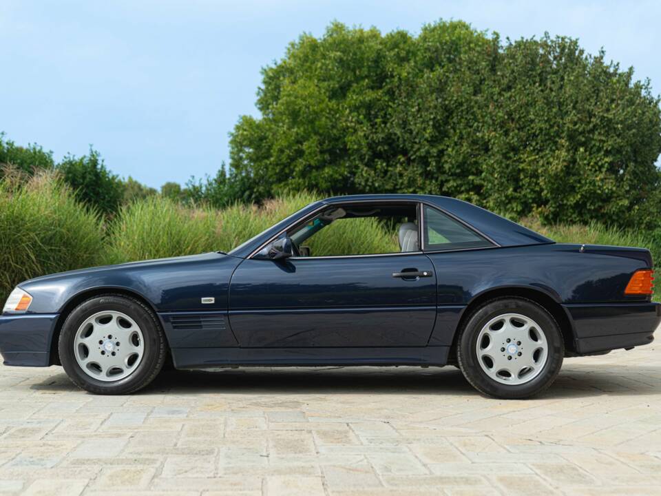 Image 4/50 of Mercedes-Benz SL 320 (1995)