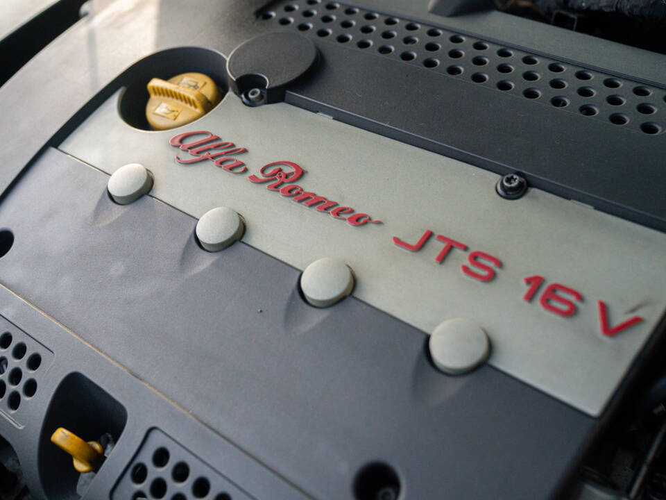 Immagine 44/46 di Alfa Romeo GTV 2.0 JTS (2003)