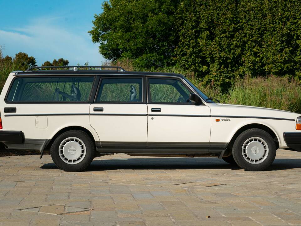 Immagine 5/43 di Volvo 240 GLE Injection (1989)