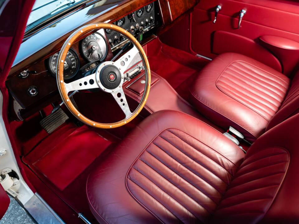 Image 46/50 de Jaguar Mk II 3.8 (1963)
