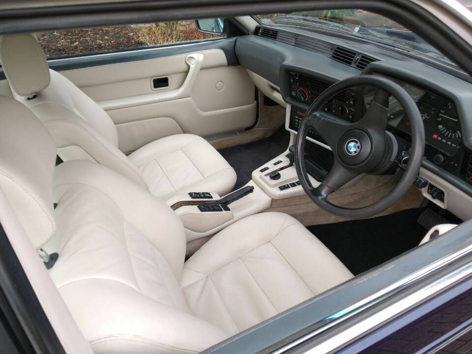 Image 19/21 de BMW 635 CSi (1988)